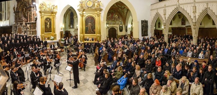 Kolejna Złota Płyta i jubileuszowy koncert z przyjaciółmi. Nawet z dalekiej Japonii