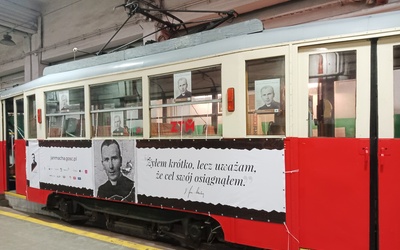 Region. Zabytowy tramwaj na śląskich ulicach z okazji beatyfikacji