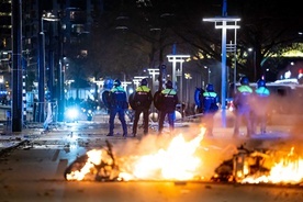 Rzecznik policji holenderskiej: Funkcjonariusze strzelali do protestujących w obronie własnej