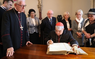 Kard. M. Semeraro odnotował beatyfikację w księdze chrztu ks. Jana Franciszka Machy