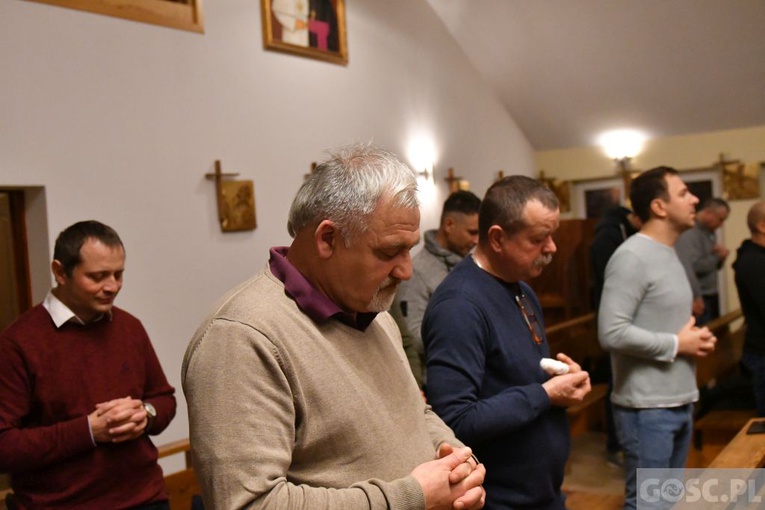 W Rokitnie trwają rekolekcje dla mężczyzn z o. Antonello Cadeddu