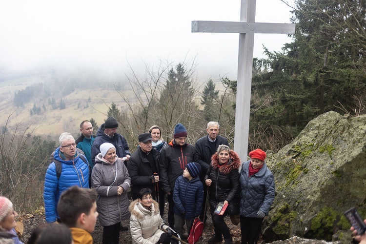 Poświęcenie nowego krzyża na Rogowcu