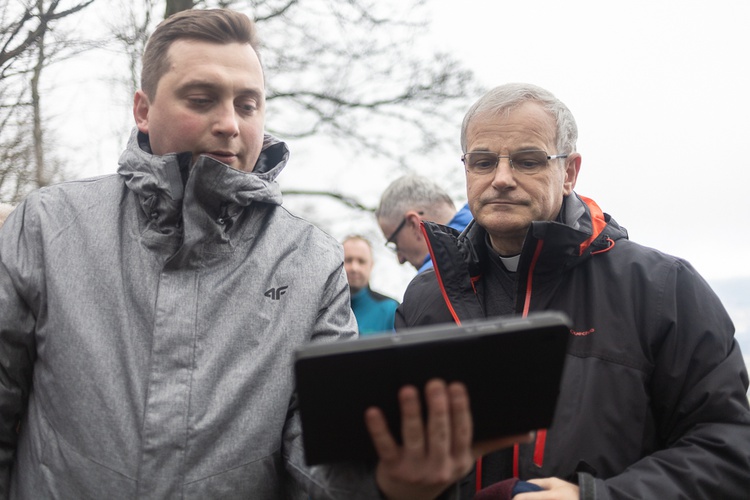 Poświęcenie nowego krzyża na Rogowcu