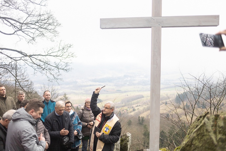 Poświęcenie nowego krzyża na Rogowcu