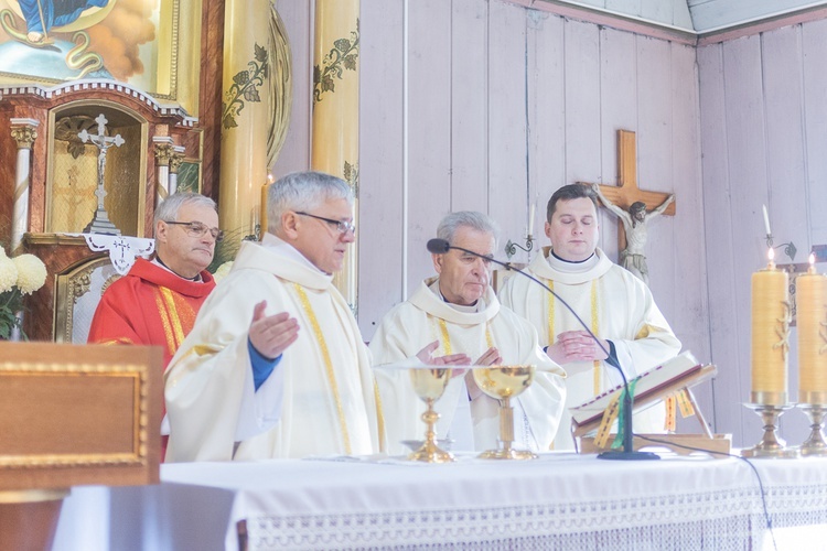 Poświęcenie nowego krzyża na Rogowcu