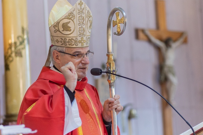 Poświęcenie nowego krzyża na Rogowcu