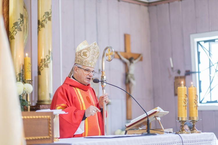 Poświęcenie nowego krzyża na Rogowcu