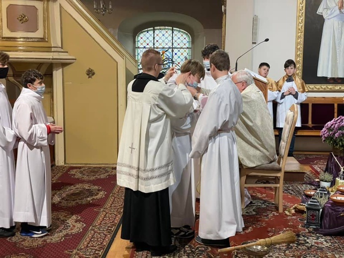 Nowe zastępy służby liturgicznej w parafiach