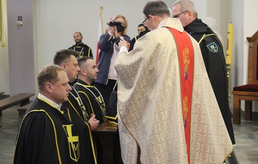 Chorągiew Rycerzy Jana Pawła II powstała w parafii św. Wawrzyńca w Grojcu