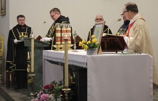 Chorągiew Rycerzy Jana Pawła II powstała w parafii św. Wawrzyńca w Grojcu