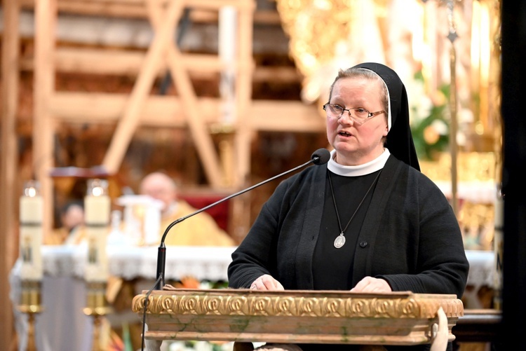 Pielgrzymka sióstr marianek do bardzkiego sanktuarium