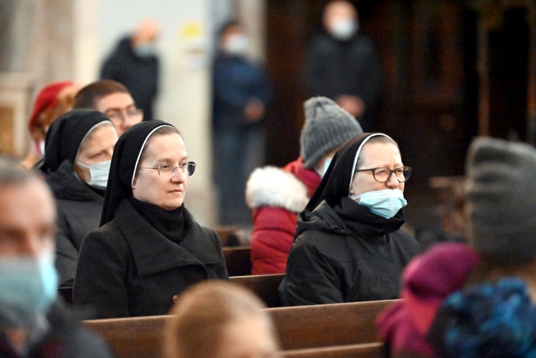 Pielgrzymka sióstr marianek do bardzkiego sanktuarium