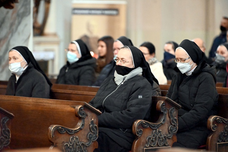 Pielgrzymka sióstr marianek do bardzkiego sanktuarium