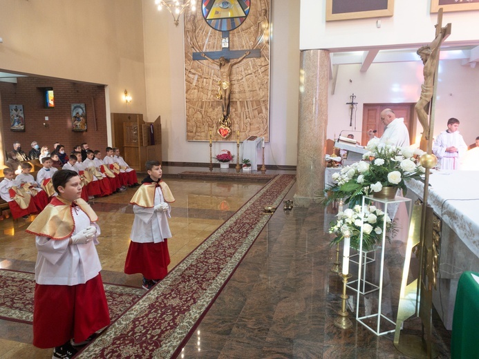 W Strzelach Wielkich 10 nowych przy ołtarzu