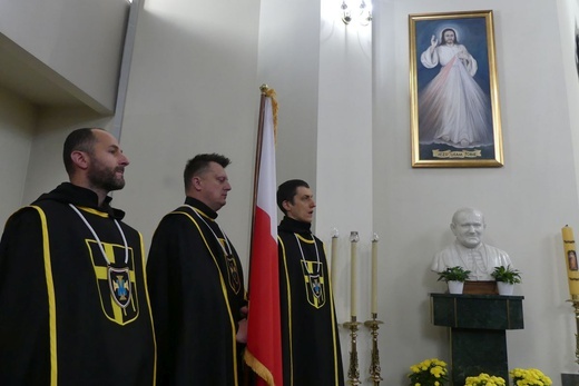 Chorągiew Rycerzy Jana Pawła II powstała w parafii św. Wawrzyńca w Grojcu