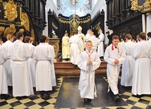 	Posługujący gdańskiemu Kościołowi w nowej roli Mateusz (z lewej) i Jakub, chwilę po ceremonii.