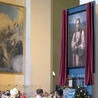 Odsłonięcie portretu bł. ks. Jana Franciszka Machy po odczytaniu papieskiego dokumentu wynoszqacego kapłana męczennika na ołtarze.
