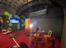 Studio czeka na pierwszych filmowców.