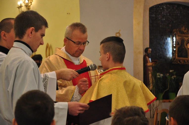Żabno. Nowi ministranci i deesemki