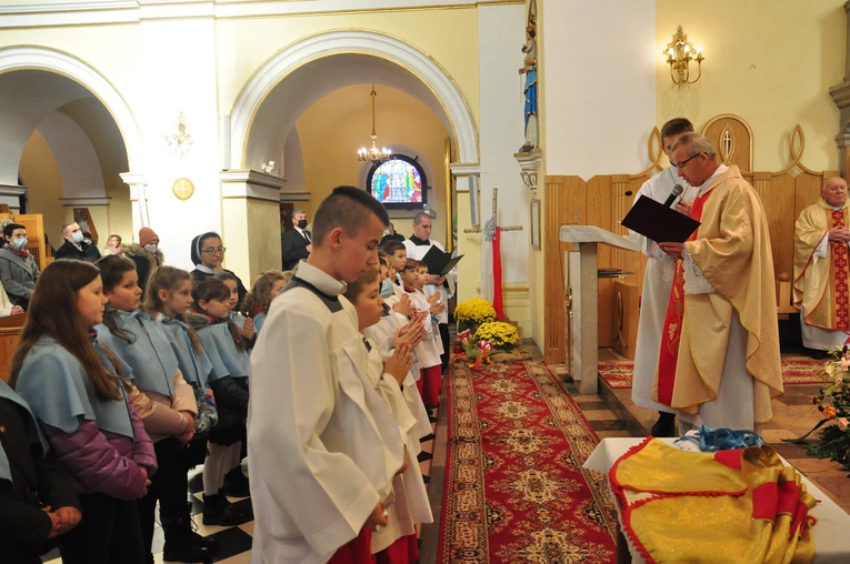 Żabno. Nowi ministranci i deesemki