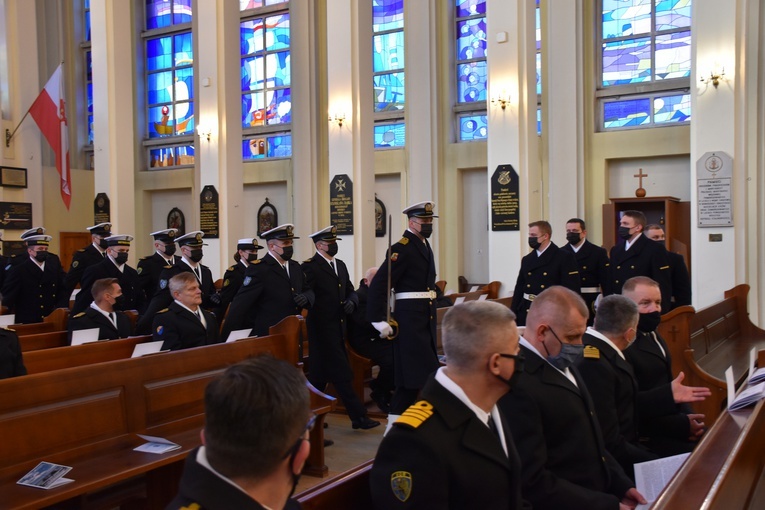 Gdynia. Pogrzeb marynarzy - ofiar terroru komunistycznego