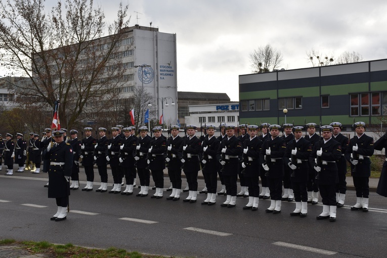 Gdynia. Pogrzeb marynarzy - ofiar terroru komunistycznego