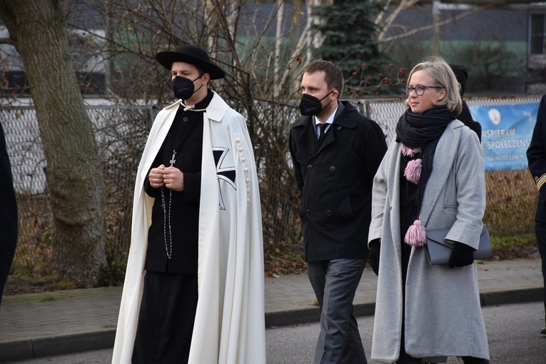 Gdynia. Pogrzeb marynarzy - ofiar terroru komunistycznego