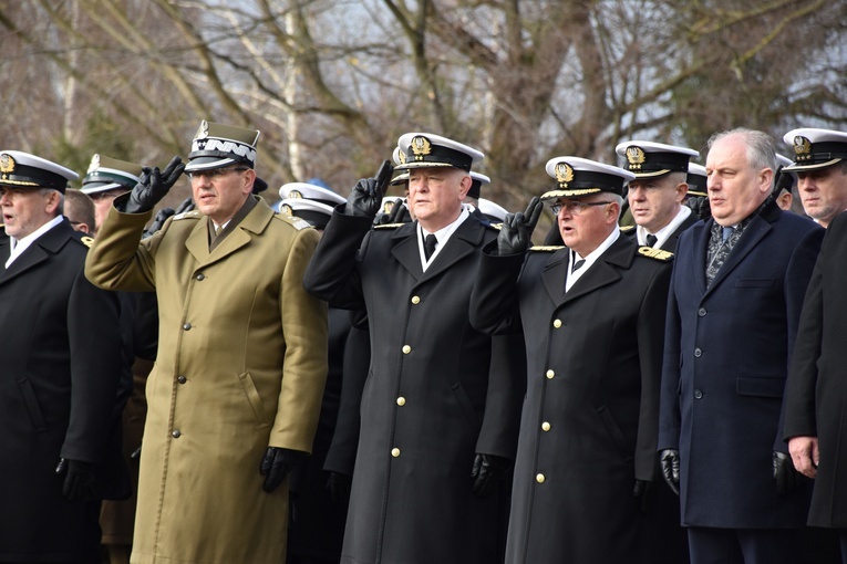Gdynia. Pogrzeb marynarzy - ofiar terroru komunistycznego