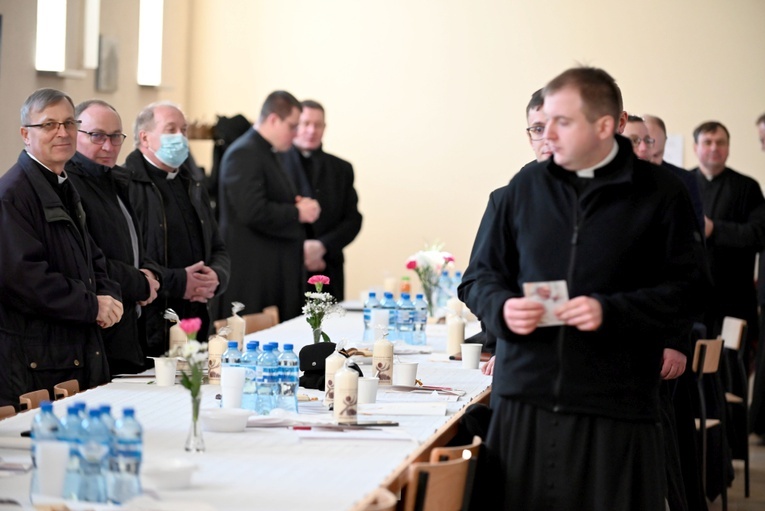 Spotkanie synodalne dla księży i zgromadzeń zakonnych