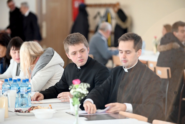 Spotkanie synodalne dla księży i zgromadzeń zakonnych