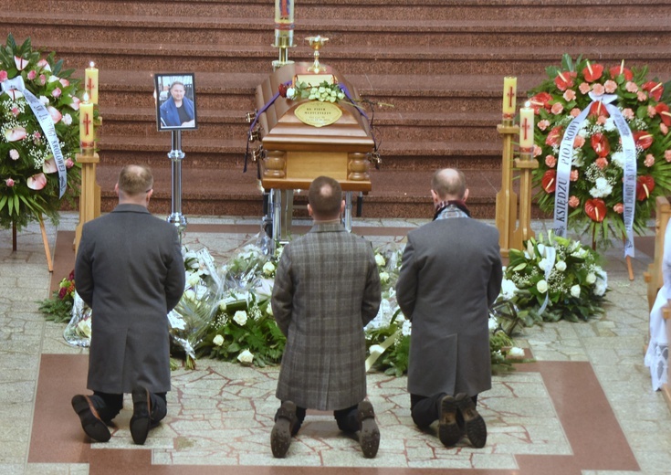 Płock. Pogrzeb ks. Piotra Muzyczyszyna