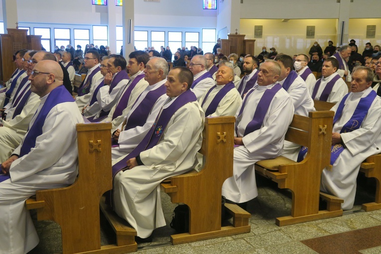 Płock. Pogrzeb ks. Piotra Muzyczyszyna