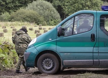 SG: atak ok. 100 migrantów na granicę w okolicach Białowieży