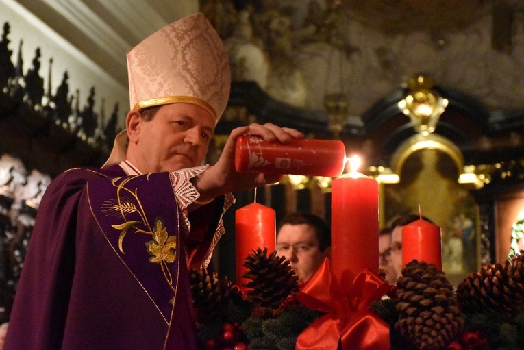 I nieszpory Adwentu to także okazja do rozpoczęcia akcji Wigilijne Dzieło Pomocy Dzieciom.