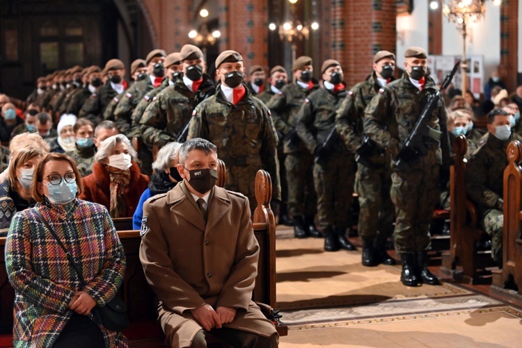 Wałbrzych. Msza św. przed przysięgą żołnierzy WOT 