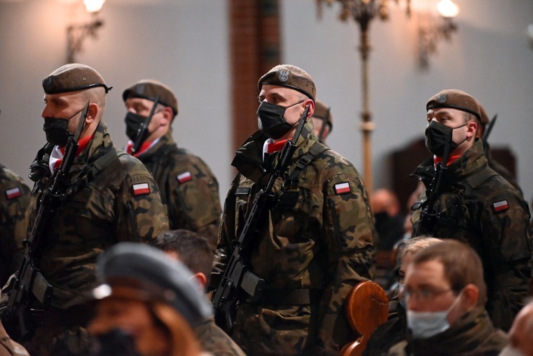 Wałbrzych. Msza św. przed przysięgą żołnierzy WOT 