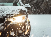 Francja: Setki aut utknęły na zasypanej śniegiem autostradzie