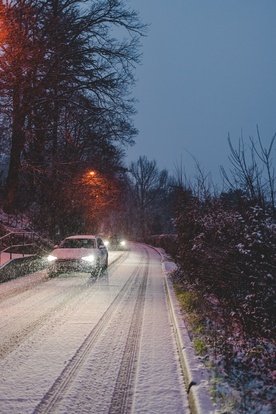 Hiszpania: Setki dróg nieprzejezdnych wskutek śnieżycy Arwen