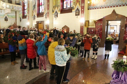Adwentowe wieńce dzieci z Leśnej - 2021
