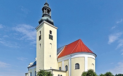 Główny kościół został wzniesiony w latach 1688–1692 przez lądeckiego budowniczego Weysera, w miejscu wcześniejszej gotyckiej budowli.