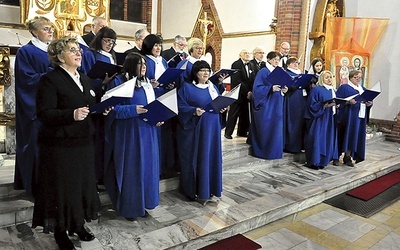 Tak świętował jubileusz, a na swe próby zaprasza w piątki o 19.00 do świebodzińskiej parafii pw. NMP Królowej Polski. 