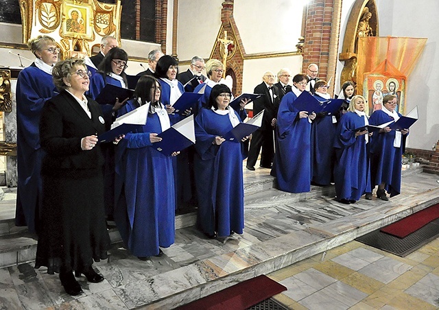 Tak świętował jubileusz, a na swe próby zaprasza w piątki o 19.00 do świebodzińskiej parafii pw. NMP Królowej Polski. 