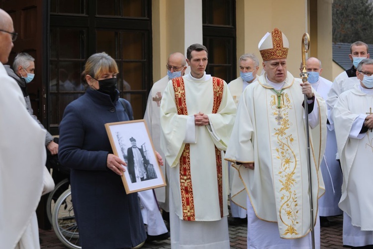 Ostatnie pożegnanie śp. ks. Alojzego Wencepla w Ustroniu-Polanie