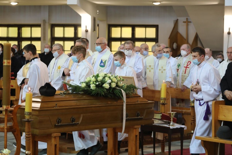 Ostatnie pożegnanie śp. ks. Alojzego Wencepla w Ustroniu-Polanie