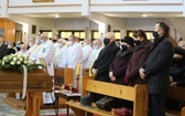 Ostatnie pożegnanie śp. ks. Alojzego Wencepla w Ustroniu-Polanie