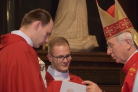 Życzenia solenizantowi złożyli m.in.klerycy WSD w Łowiczu. 