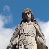 Fontanna z figurą Maryi Niepokalanej w Leżajsku.
