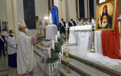 Obraz Najświętszego Serca Pana Jezusa poświęcił bp Marek Solarczyk.