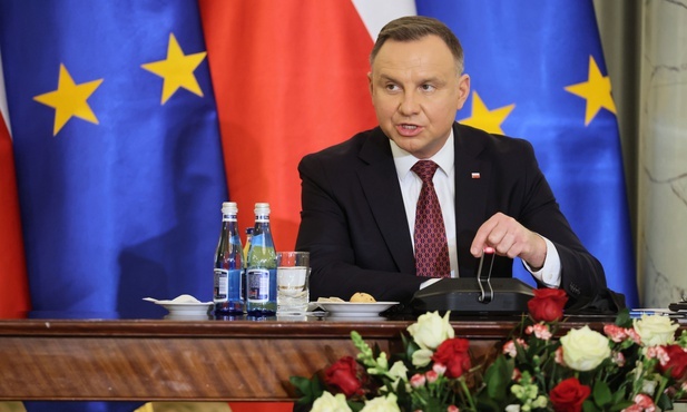KO chce odrzucenia prezydenckich projektów ws. sądów pokoju