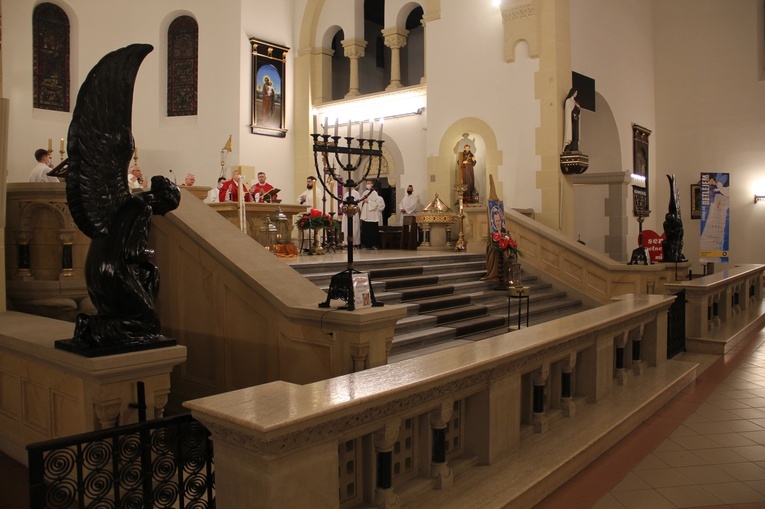 Ruda Śl. Msza w pierwsze wspomnienie liturgiczne ks. Machy
